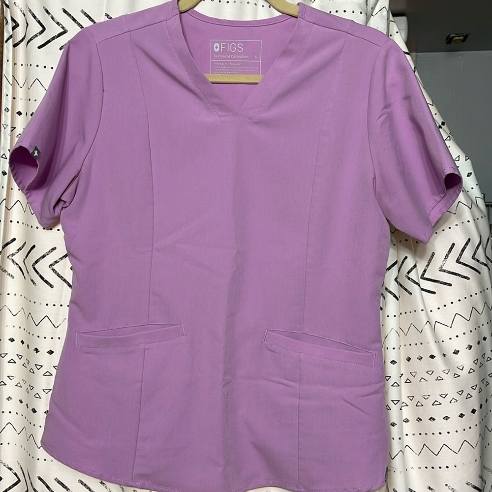 FIGS Casma Slim Two-Pocket Scrub Top - Dusk